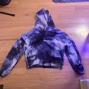 These come in a 2 different colored cropped hoodies.